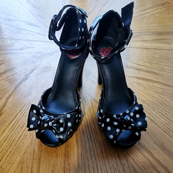 Women's Peep Toe T.U.K Heels, SZ 7 - Picture 1 of 12